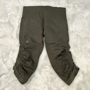 Lululemon crops olive green size 6